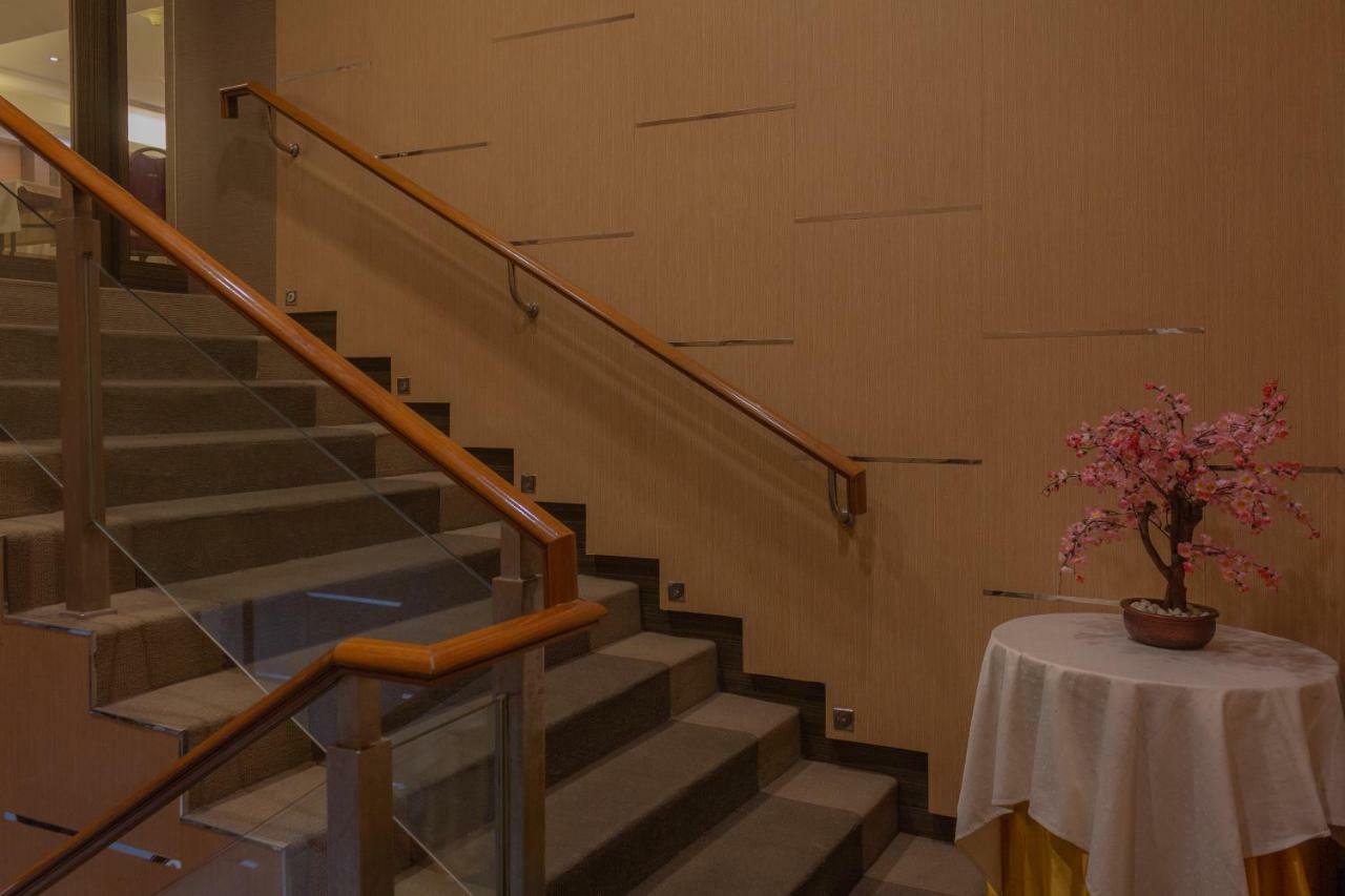 Collection O 7 Hotel Melawai Jakarta Exterior photo